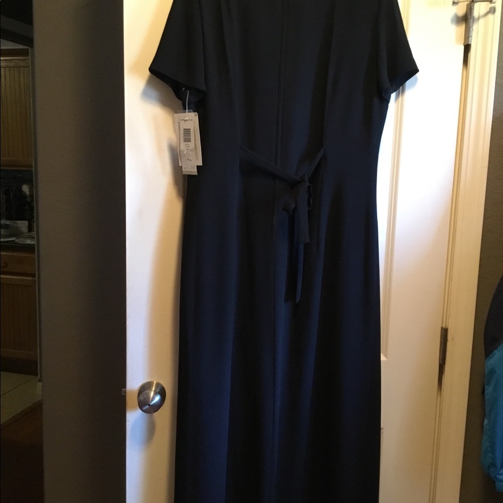 New black dress 👗 Stunning ❤️ - Picture 4 of 9